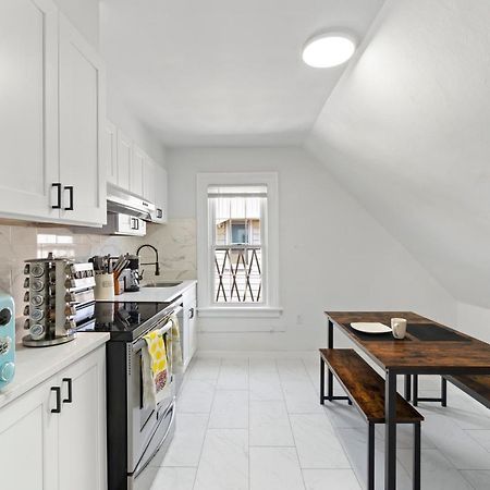 Appartamento Cozy Gem In The Heart Of East Rock With Free Parking Near Yale And Dt New Haven Esterno foto