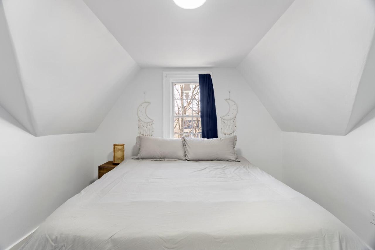 Appartamento Cozy Gem In The Heart Of East Rock With Free Parking Near Yale And Dt New Haven Esterno foto