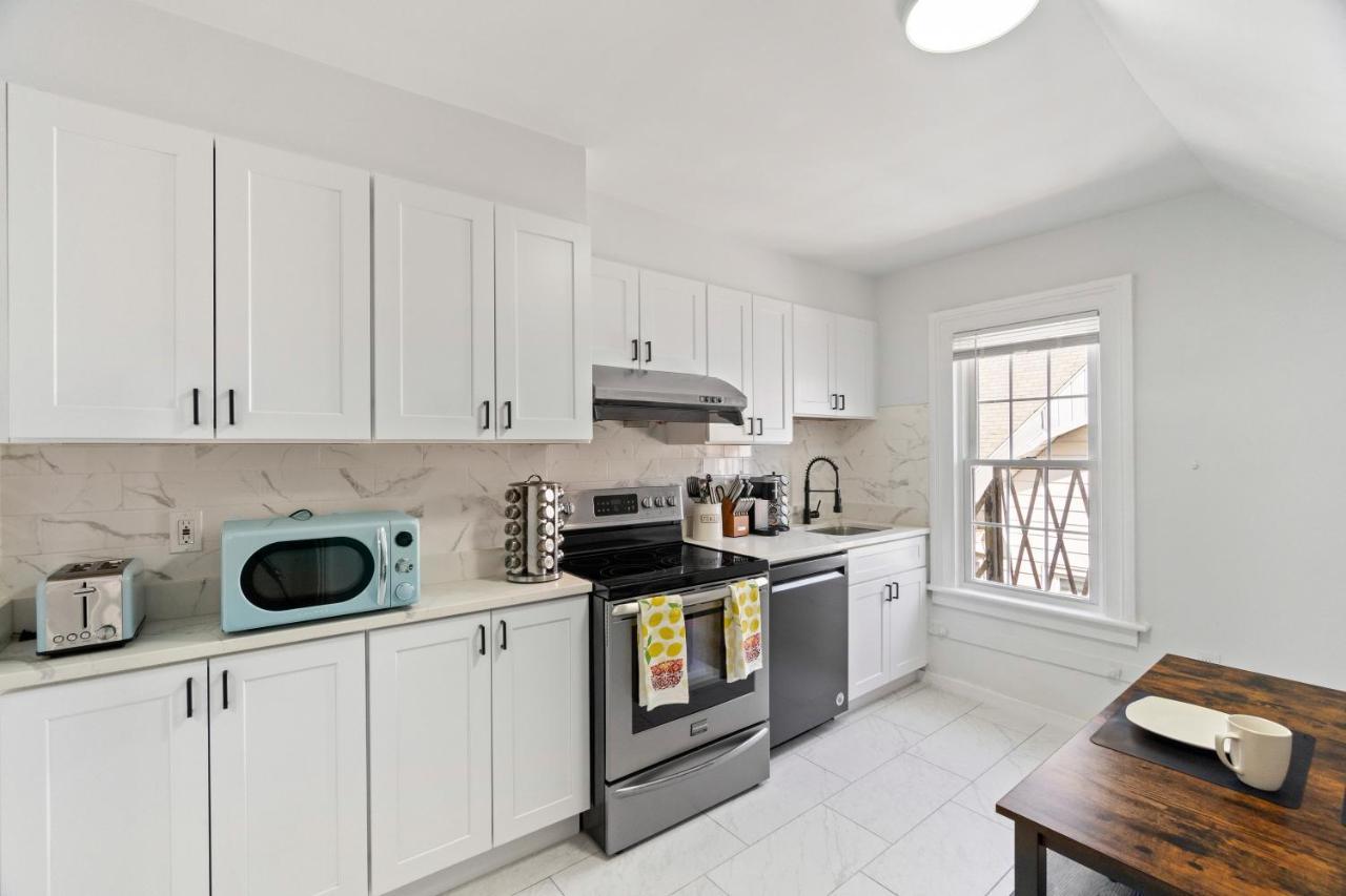 Appartamento Cozy Gem In The Heart Of East Rock With Free Parking Near Yale And Dt New Haven Esterno foto