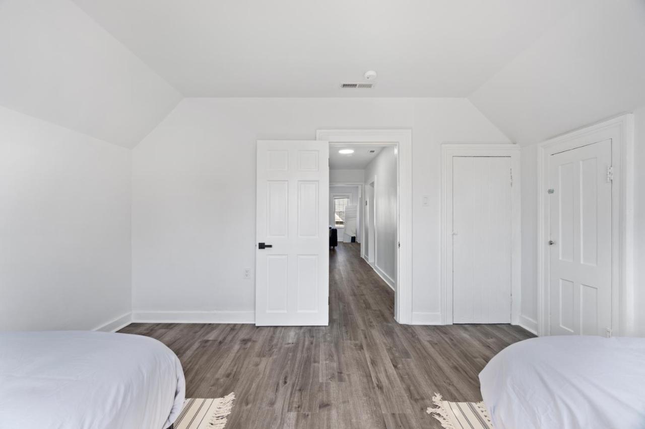 Appartamento Cozy Gem In The Heart Of East Rock With Free Parking Near Yale And Dt New Haven Esterno foto