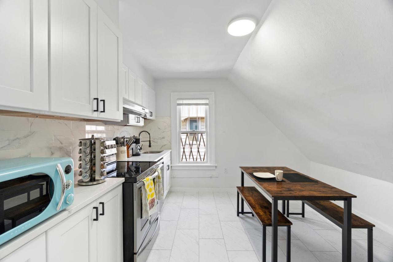 Appartamento Cozy Gem In The Heart Of East Rock With Free Parking Near Yale And Dt New Haven Esterno foto