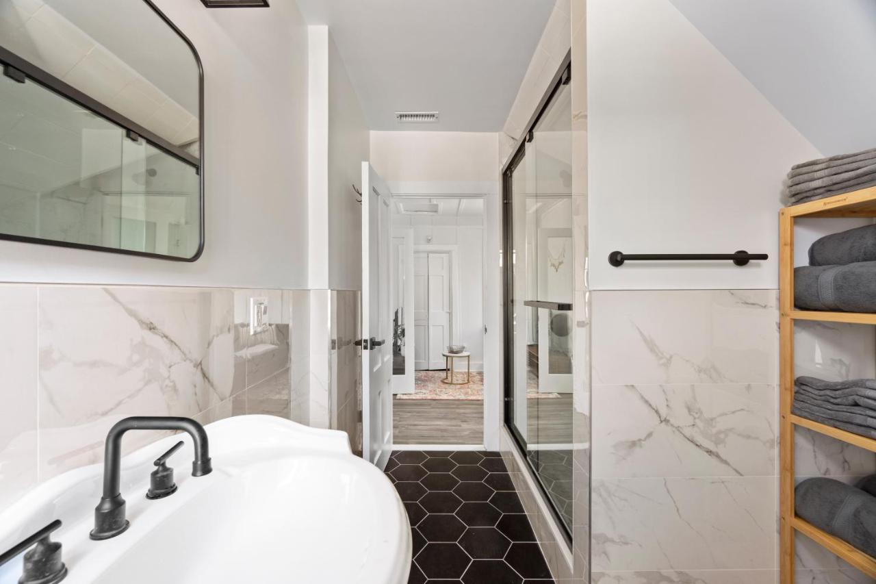 Appartamento Cozy Gem In The Heart Of East Rock With Free Parking Near Yale And Dt New Haven Esterno foto